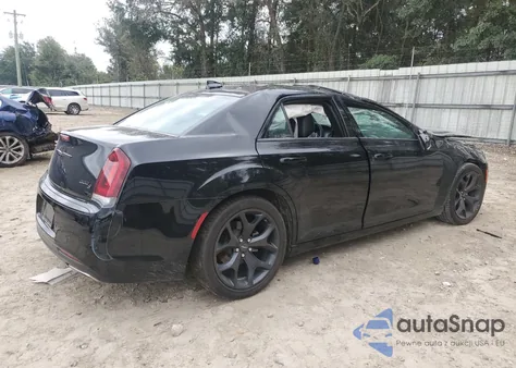 2022 Chrysler 300 S z USA, uszkodzony, nr VIN 2C3CCABG2NH167651